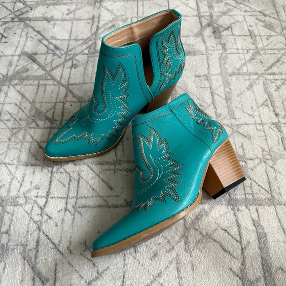 Turquoise Western Ankle Cowboy Boots – Size 8 Pointed Toe Stitch Detail - Picture 2 of 4